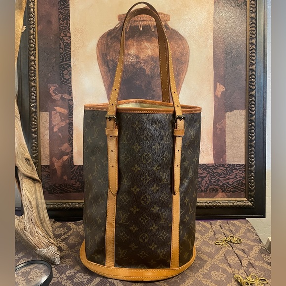 Authentic Louis Vuitton Bucket GM - Picture 3 of 15